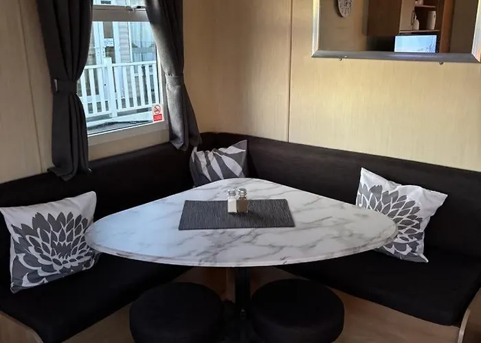 15 Maple Rise Ferienpark