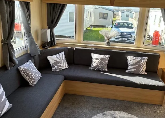 15 Maple Rise * Gristhorpe