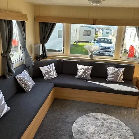 15 Maple Rise * Gristhorpe